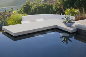 Pool with swim-up bar stools